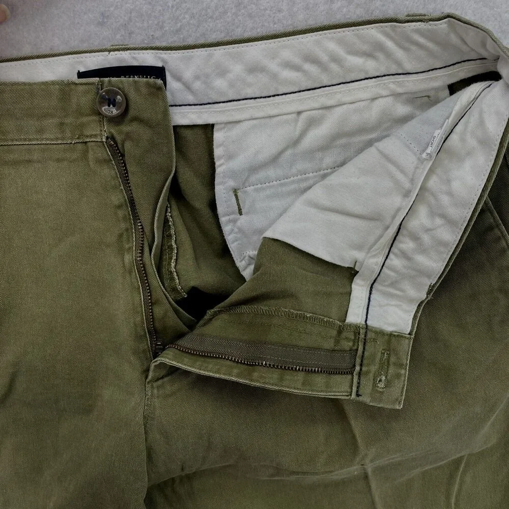 Banana Republic Men's 36 NW Basic Chino Shorts Moss Khaki Olive Green Cotton
